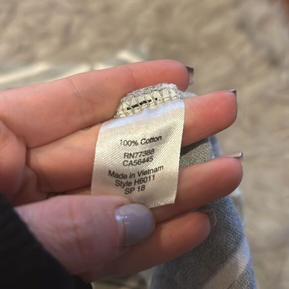 J crew women’s gray and white stripped ruffled sleeve vneck tshirt - Picture 4 of 6